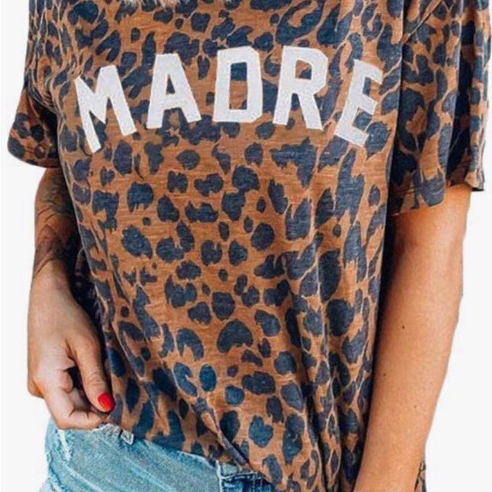 Woman’s madre leopard print T-shirt short sleeve